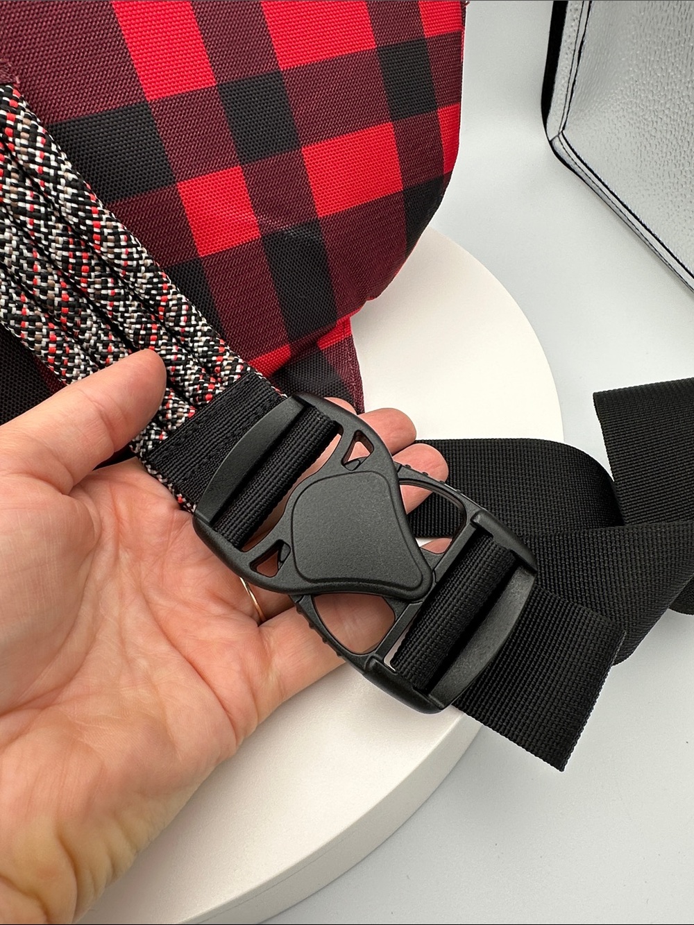 Kavu Red and Black Buffalo Plaid Rope Sling Bag BNWOT - Picture 4 of 8